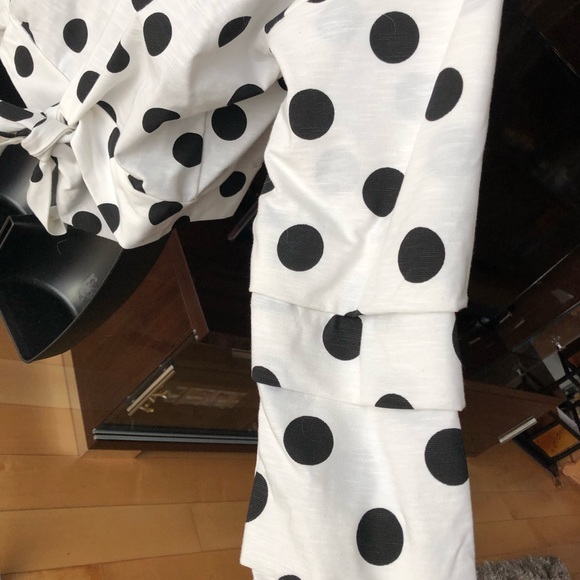 Romeo & Juliet Couture B&WPolk-a-Dot Pullover- NWT - Picture 4 of 7